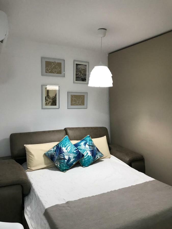 ベナルマデナApartamento Edificio Agataアパートメント エクステリア 写真