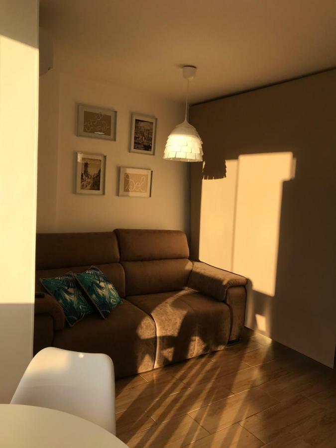 ベナルマデナApartamento Edificio Agataアパートメント エクステリア 写真